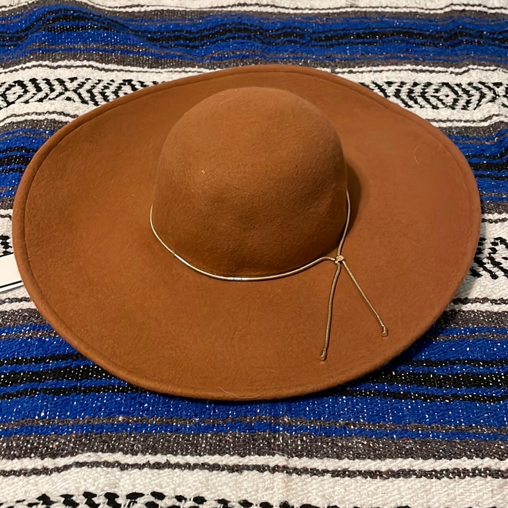 NWT BCBGMAXAZRIA mustard color fashion hat one size